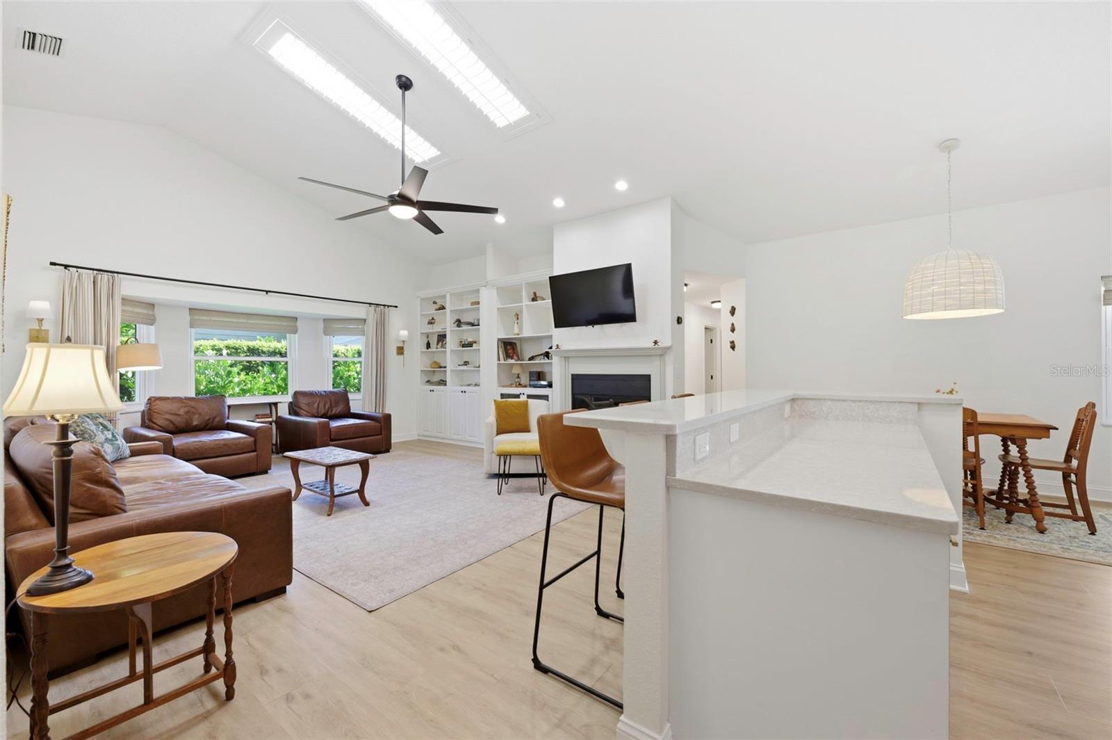 3347 LAKE SHORE LANE