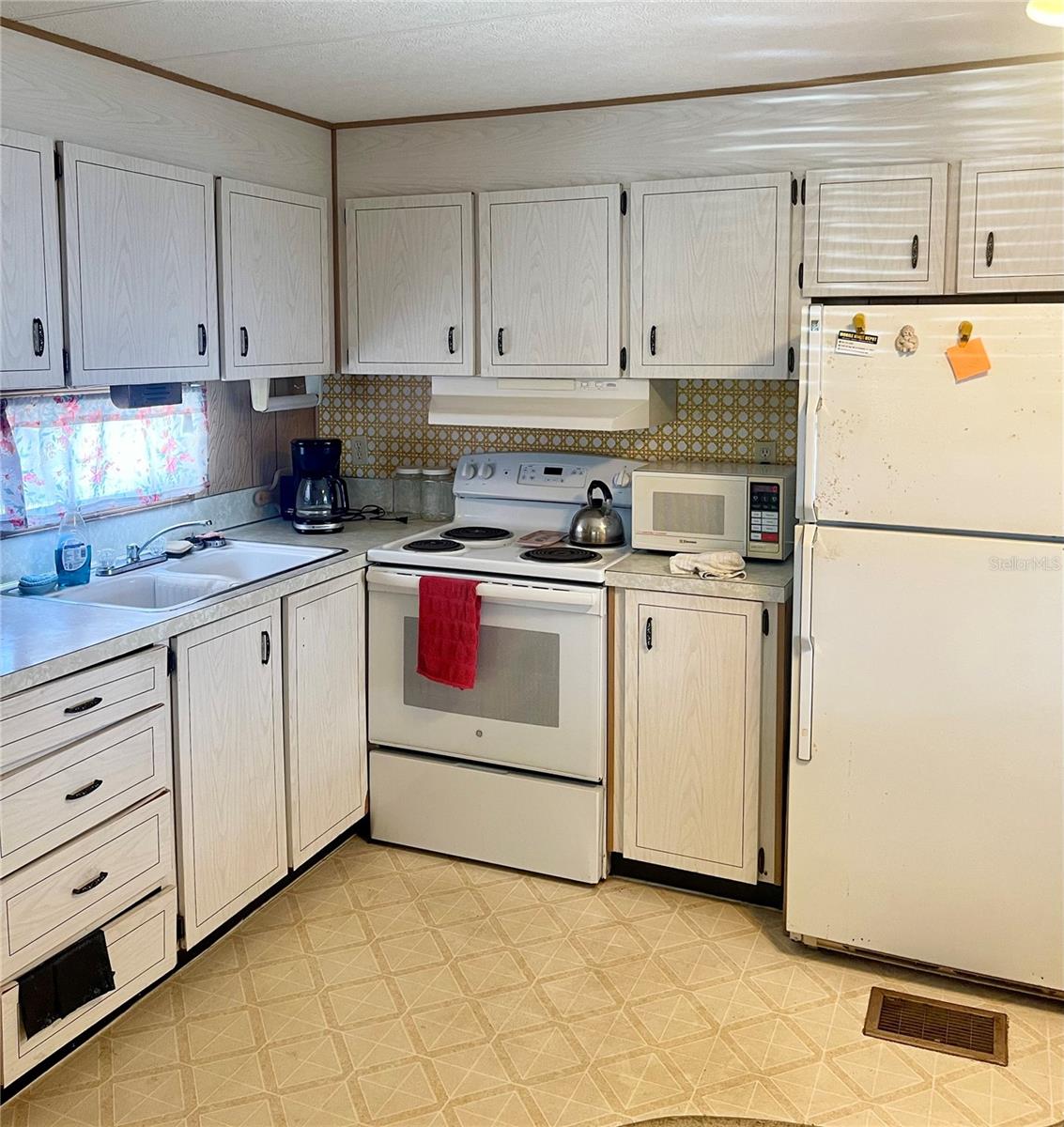 LEISURE LAKE MOBILE HOME PARK CO-OP - Residential