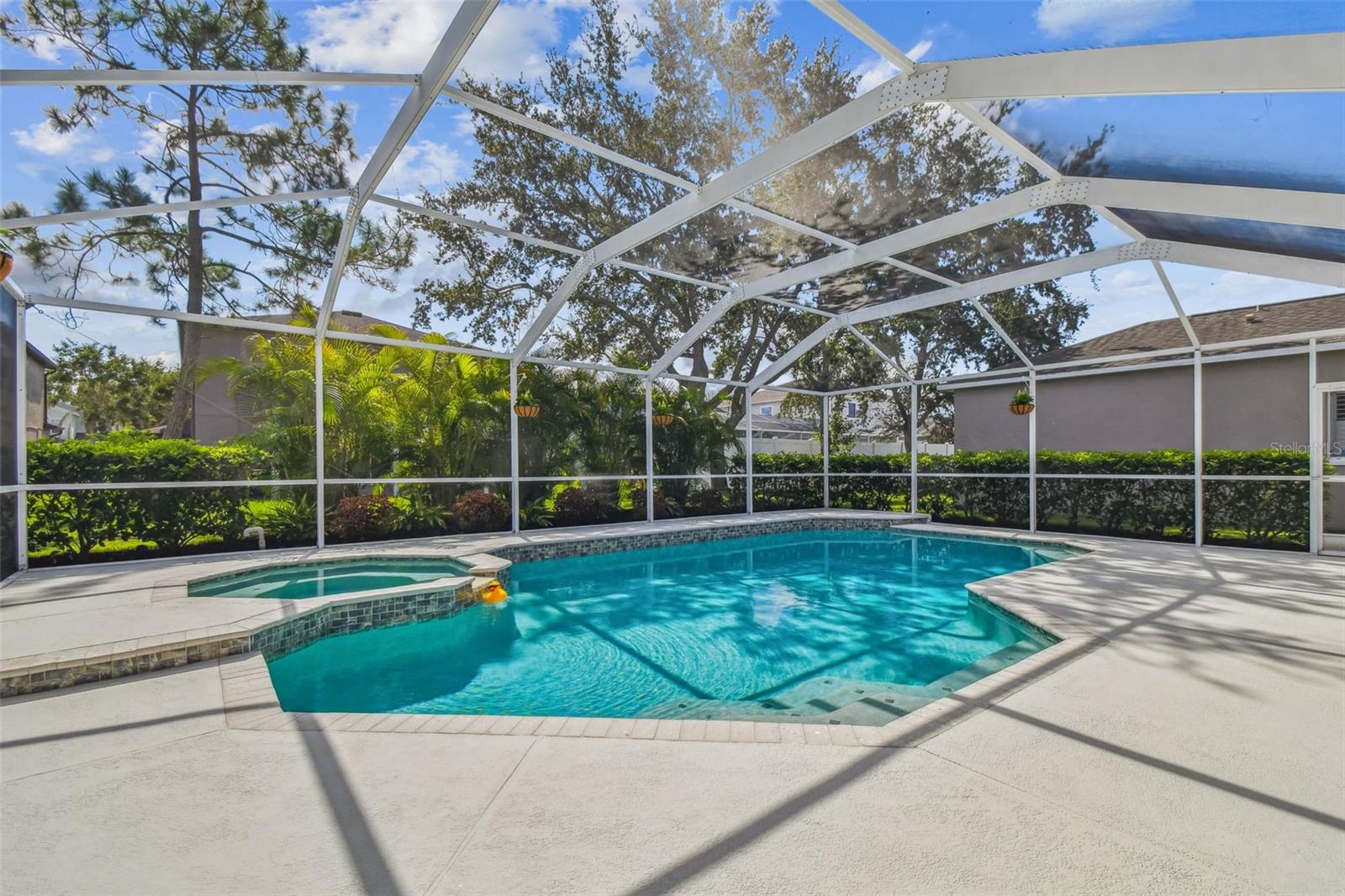 1627 SHADY OAKS DRIVE