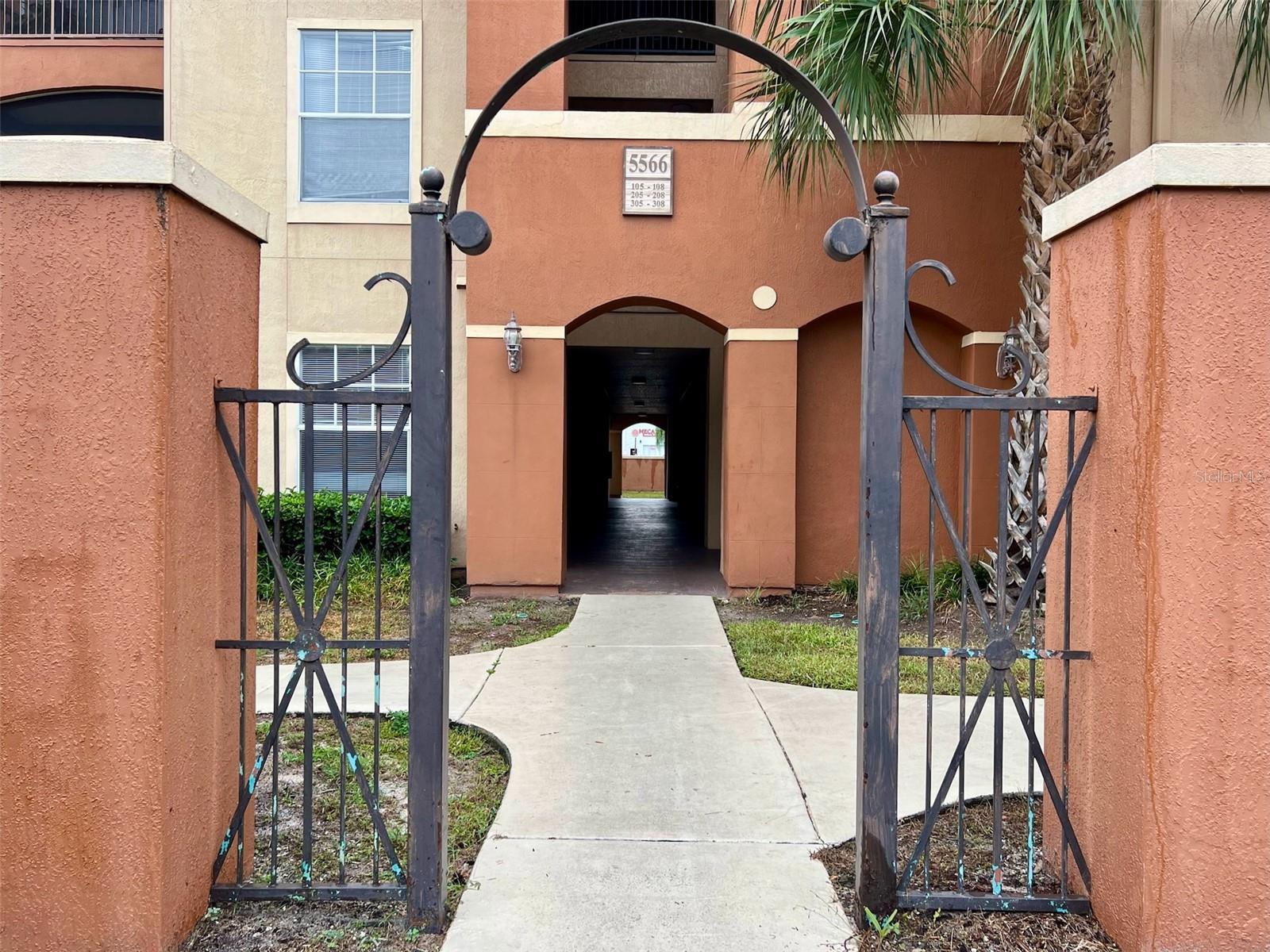 5566 METROWEST BOULEVARD 2-105
