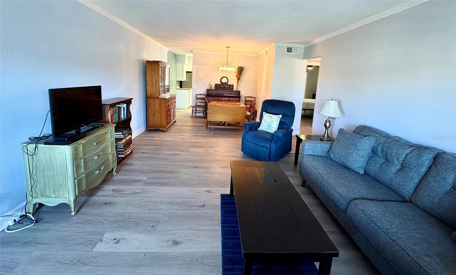 ON TOP OF THE WORLD - Residential