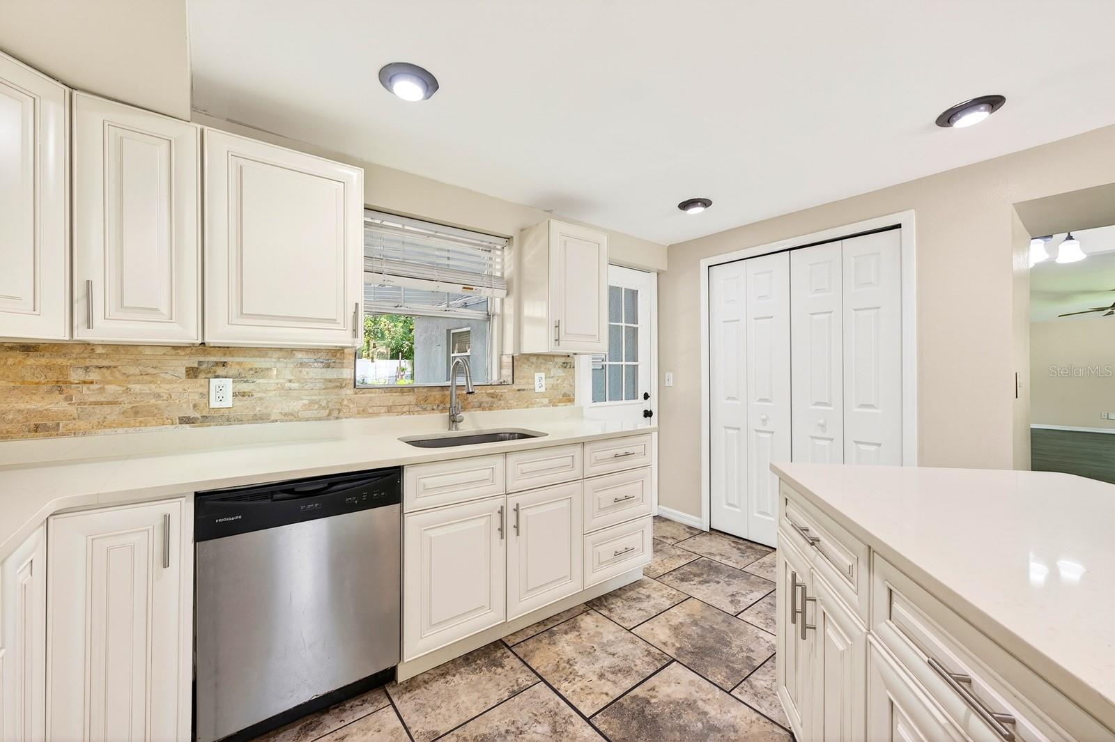CONDEL GARDENS - Residential