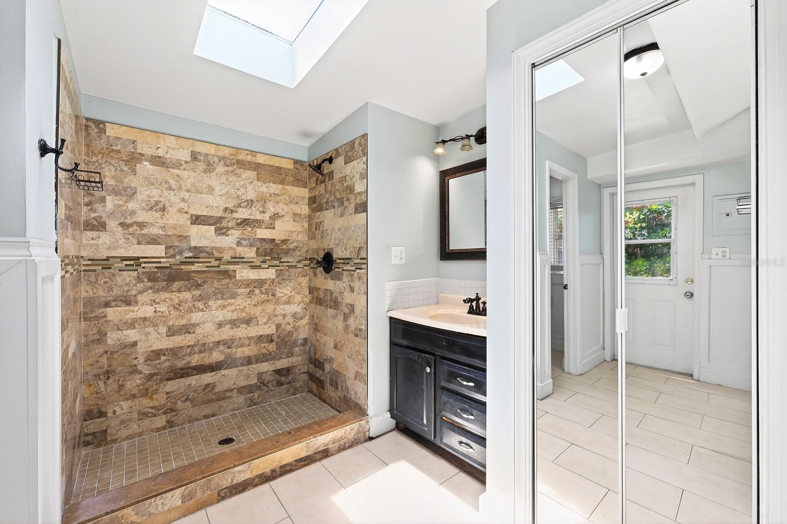 CONDEL GARDENS - Residential