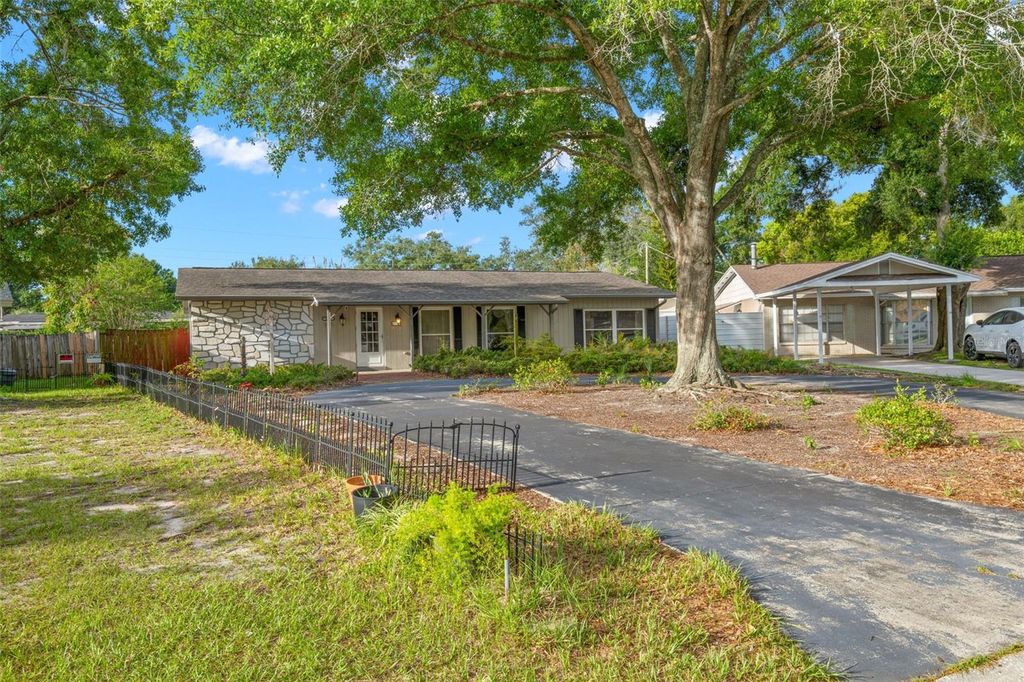 Photo of 1205 Branda Vista Drive, Brandon, FL 33510 (MLS # TB8512736)