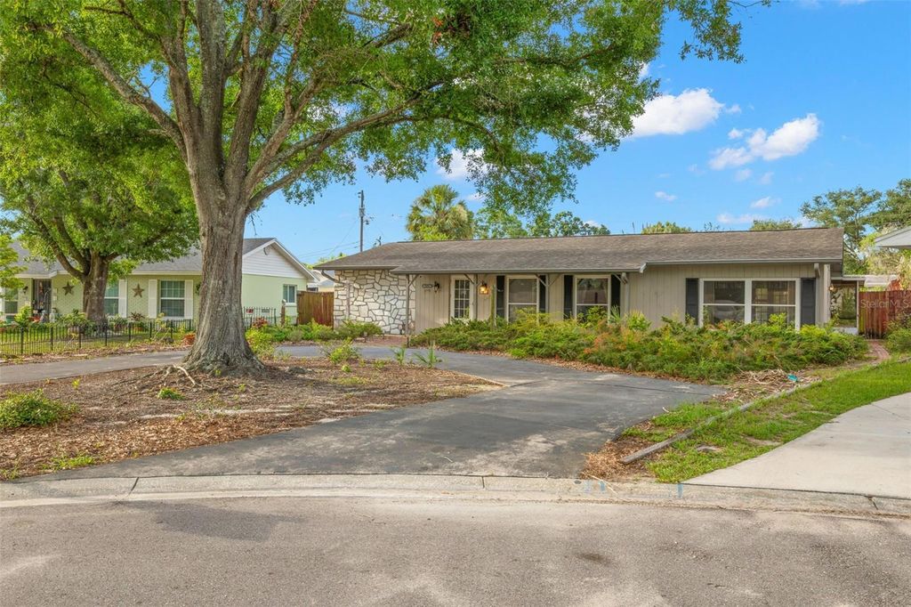 Photo of 1205 Branda Vista Drive, Brandon, FL 33510 (MLS # TB8512736)