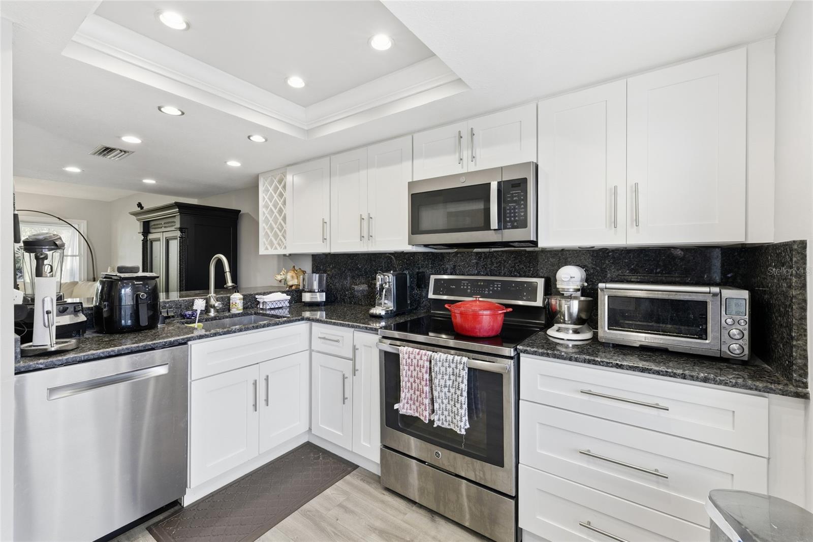 EAST LAKE WOODLANDS WOODS LANDING TWNHMS - Residential