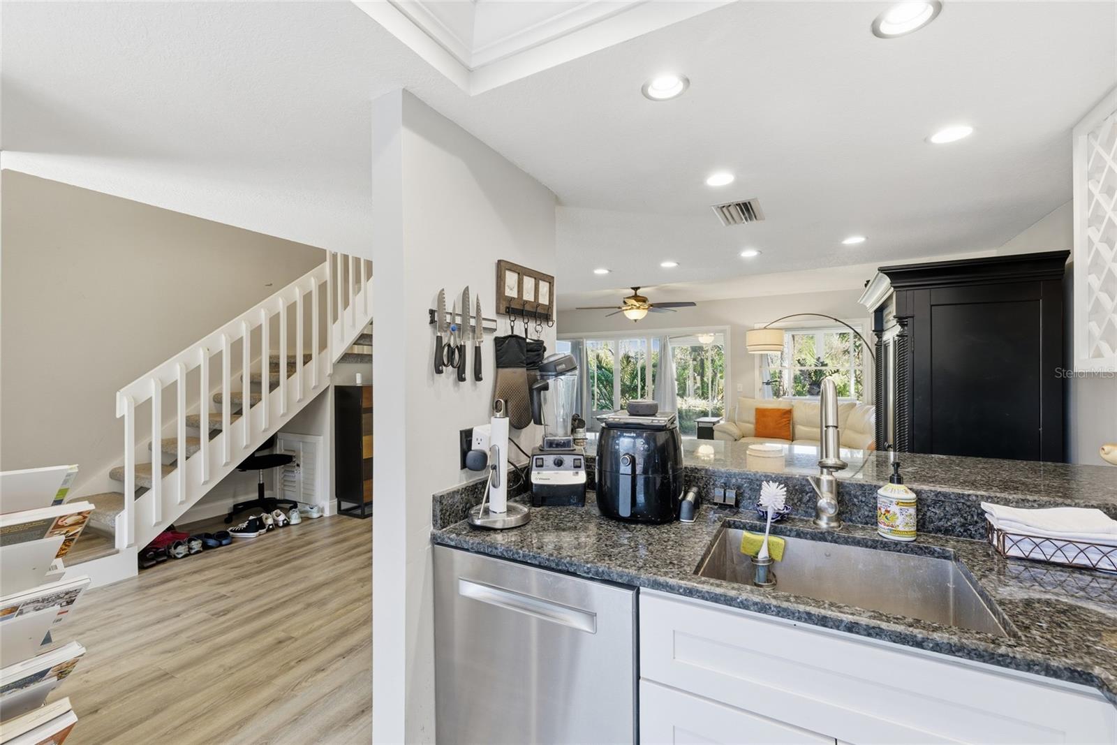 EAST LAKE WOODLANDS WOODS LANDING TWNHMS - Residential