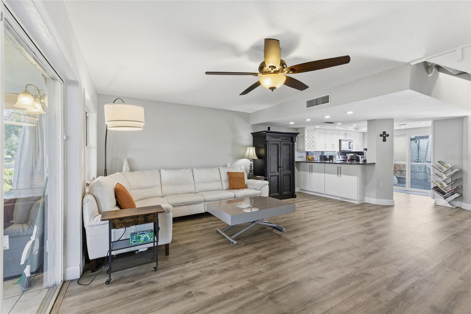 EAST LAKE WOODLANDS WOODS LANDING TWNHMS - Residential