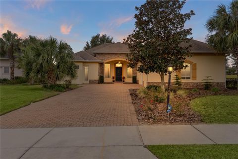 A home in LADY LAKE