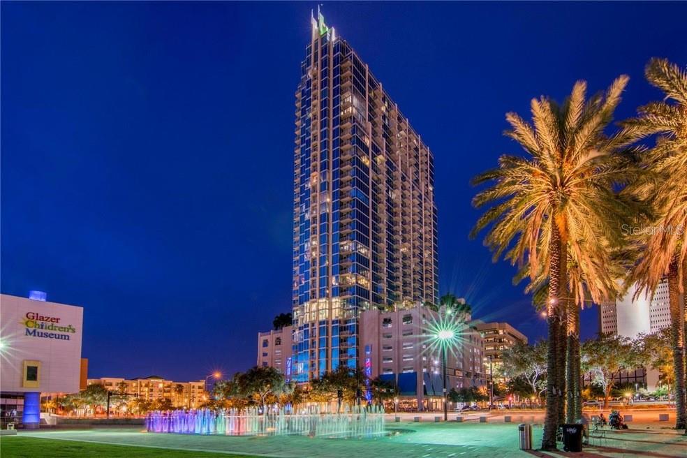 Welcome to elevated urban living in the heart of Tampa! This luxury one-bedroom, one-bath unit on the 20th floor at SkyPoint Condominiums combines sweeping views, modern upgrades, and resort-style amenities in one stunning package. This unit is a rare opportunity to enjoy the best of urban, upscale living with all the comforts and modern finishes you want.