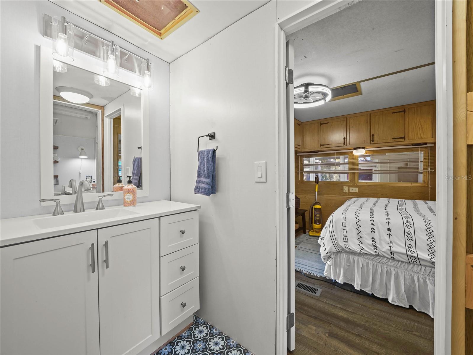 SADDLEBAG LAKE - Residential