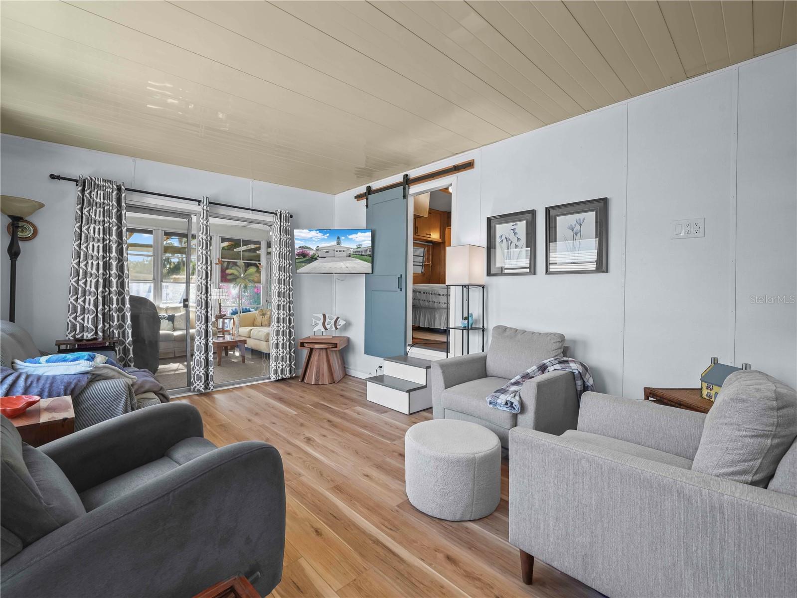 SADDLEBAG LAKE - Residential