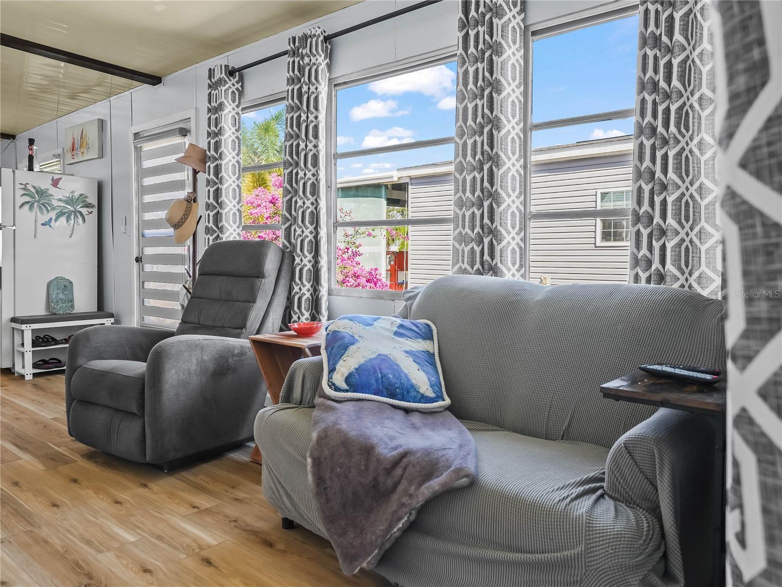 SADDLEBAG LAKE - Residential