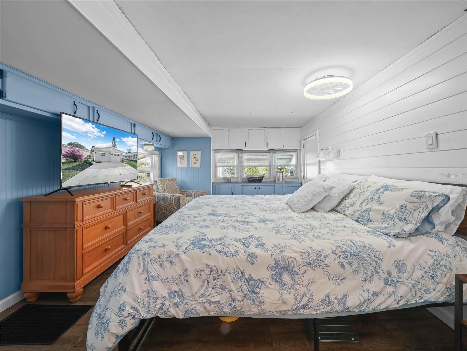 SADDLEBAG LAKE - Residential