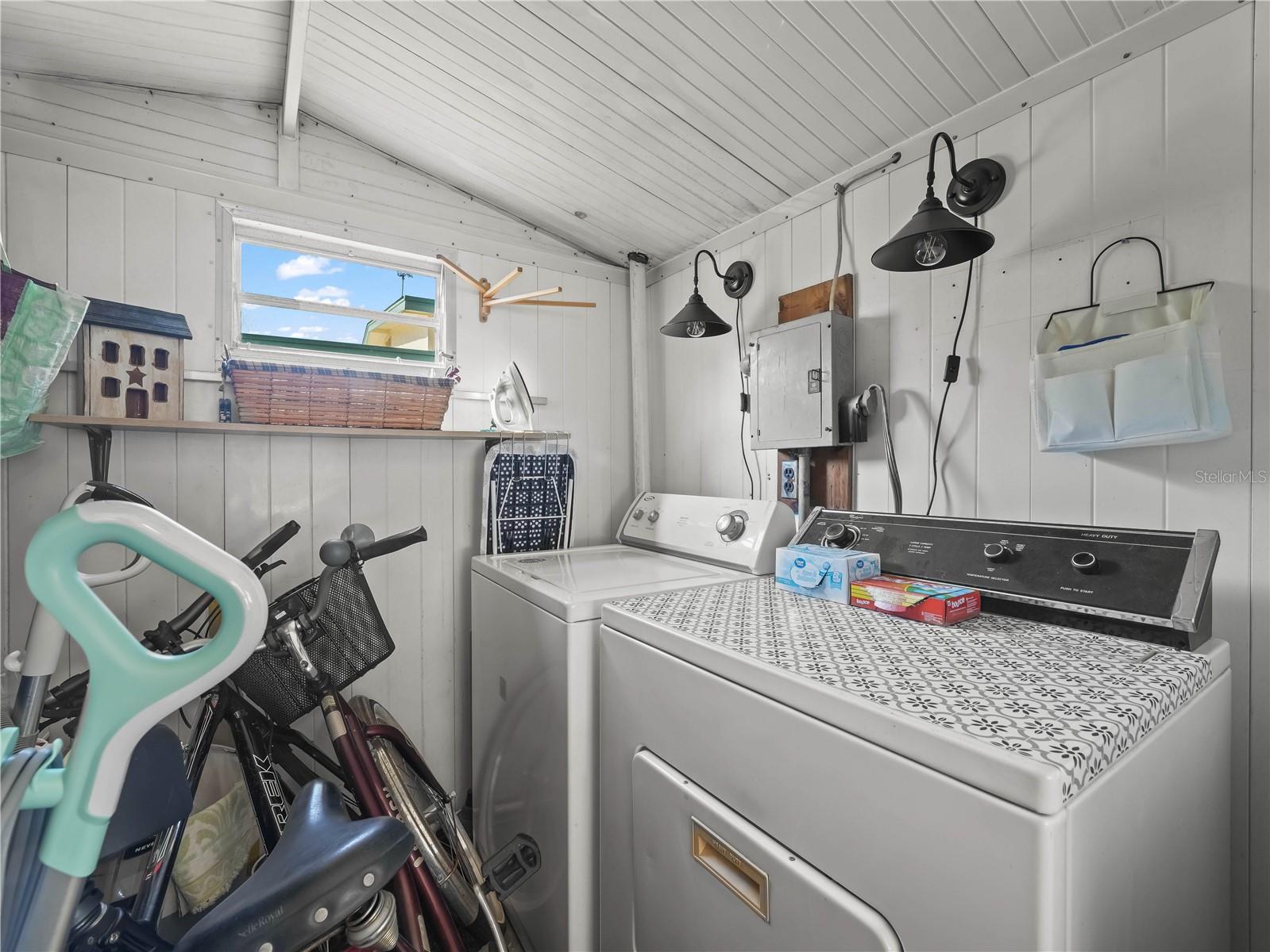 SADDLEBAG LAKE - Residential