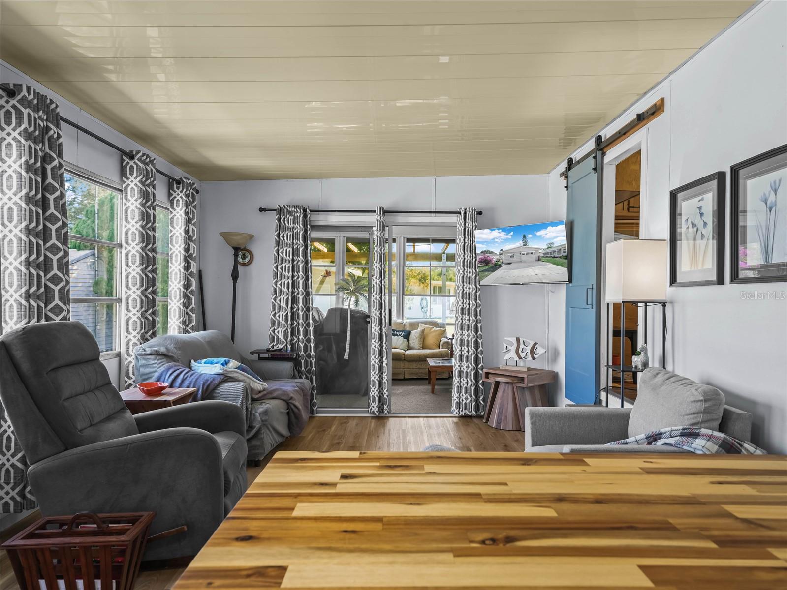 SADDLEBAG LAKE - Residential