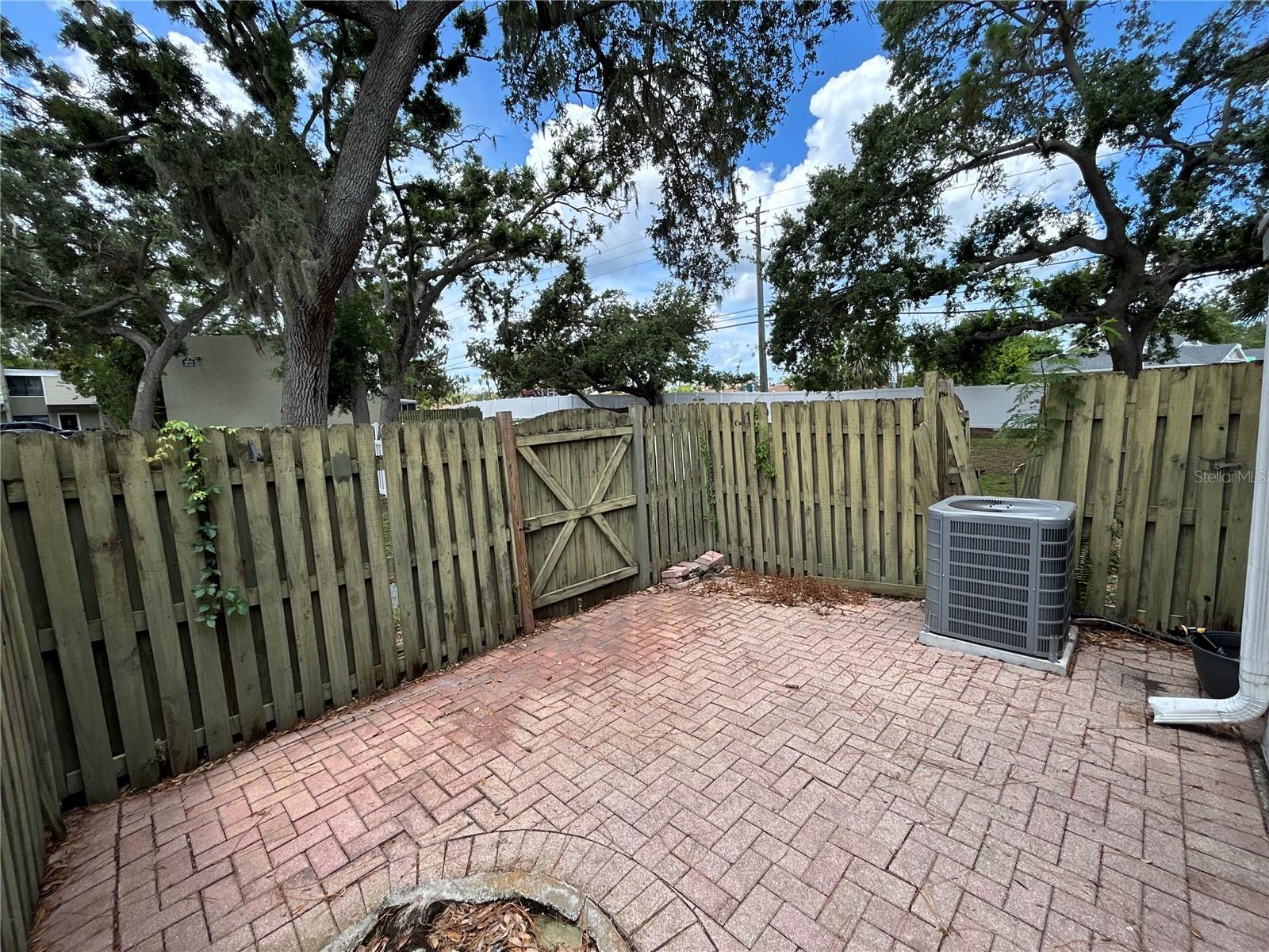 GRAND OAKS - Residential Lease