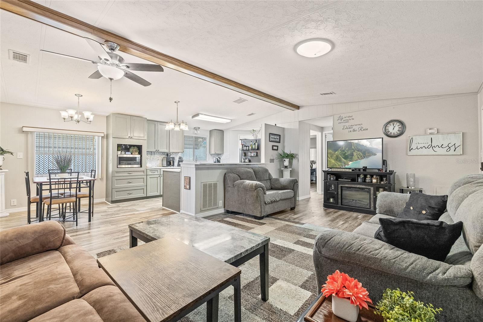 FOXWOOD LAKE ESTATES PH 01 - Residential