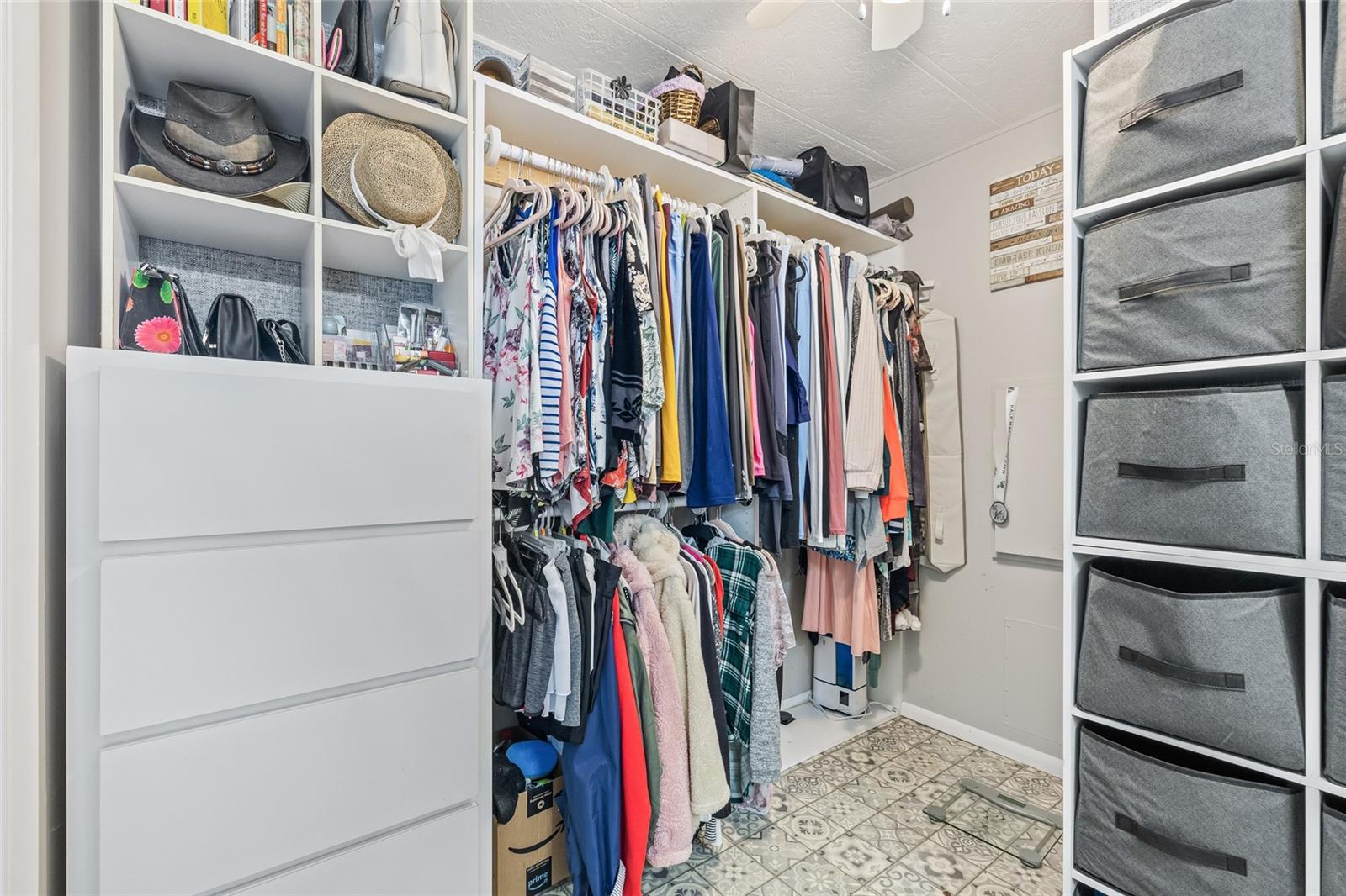 FOXWOOD LAKE ESTATES PH 01 - Residential