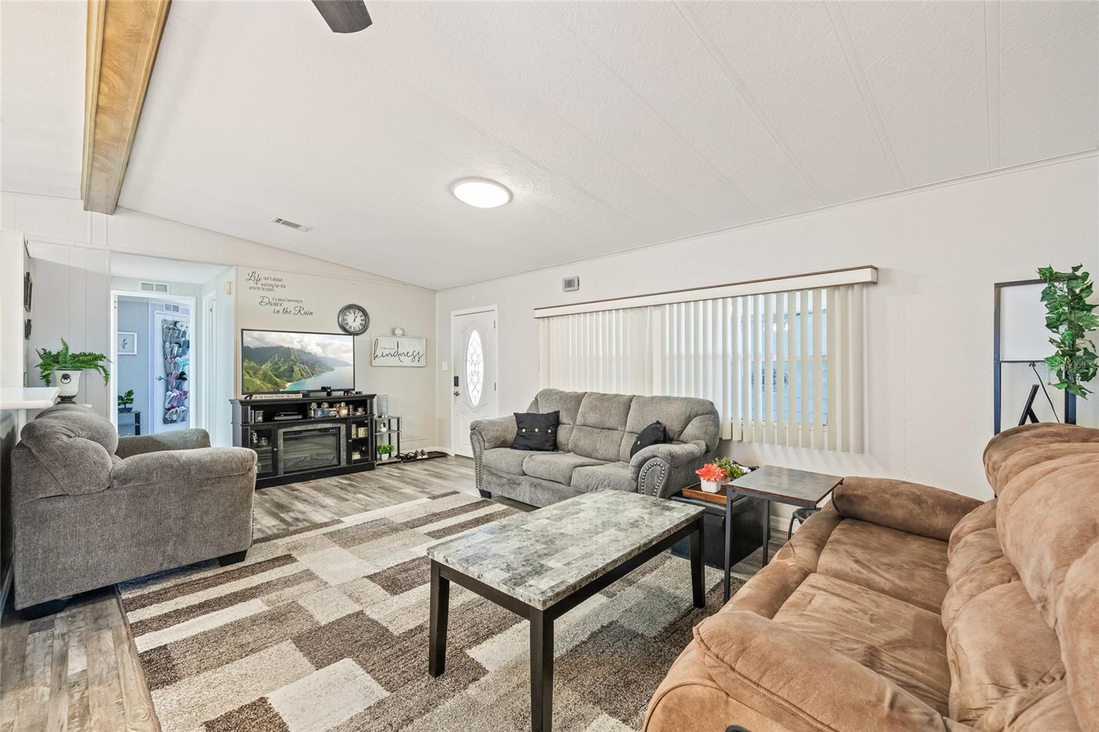 FOXWOOD LAKE ESTATES PH 01 - Residential