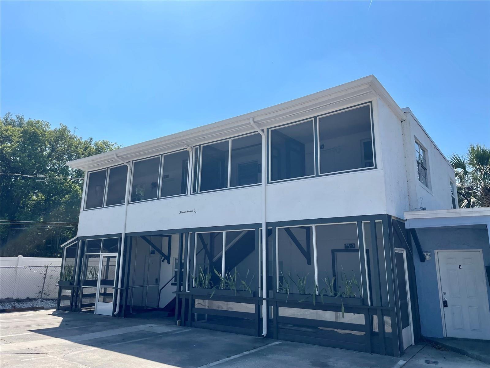 Quiet tranquility awaits you with a beautiful view of Lake Emerald. . Primo location. Close to downtown, Amway Arena, Dr. Phillips Performing Arts Center, 408 East/West, and I4. Light.