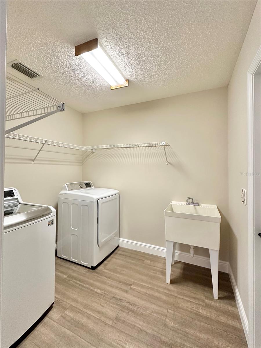 LADY LAKE ORANGE BLOSSOM GARDENS UNIT 19 - Residential Lease