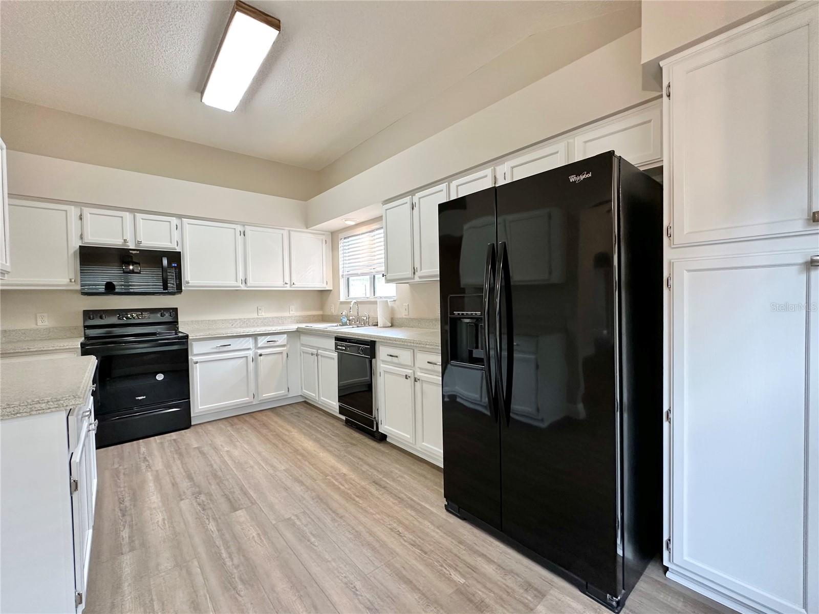 LADY LAKE ORANGE BLOSSOM GARDENS UNIT 19 - Residential Lease