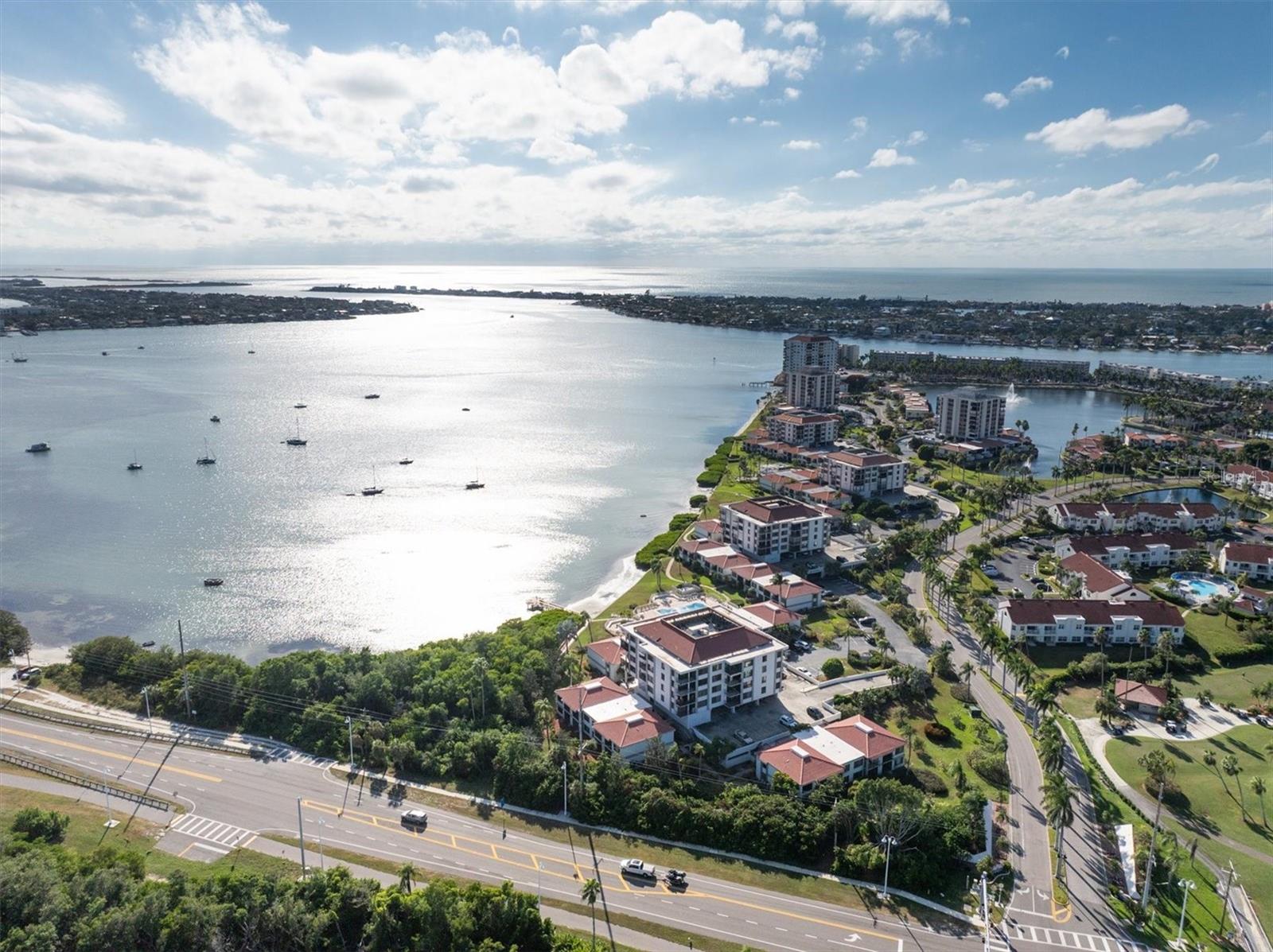 BAHIA DEL MAR I - Residential