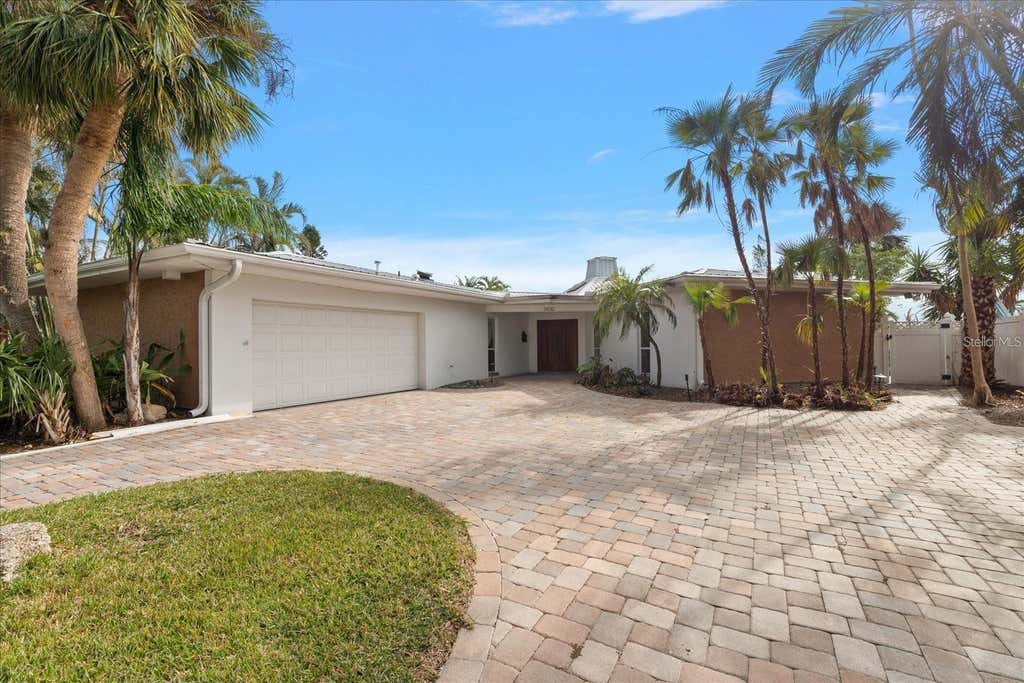 Photo of 3830 46th Avenue S, St Petersburg, FL 33711 (MLS # TB8541138)