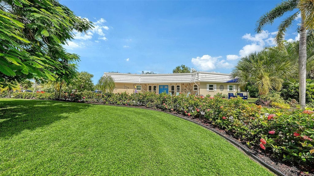 Photo of 5211 Inverness Drive, Sarasota, FL 34243 (MLS # A4705487)