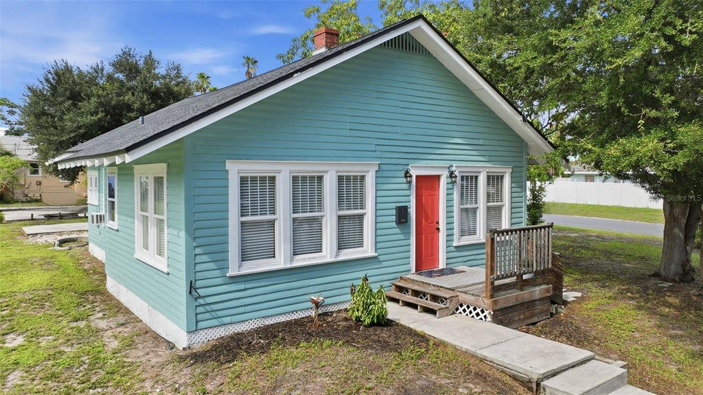 Photo of 4105 18th Avenue S, St Petersburg, FL 33711 (MLS # TB8550484)