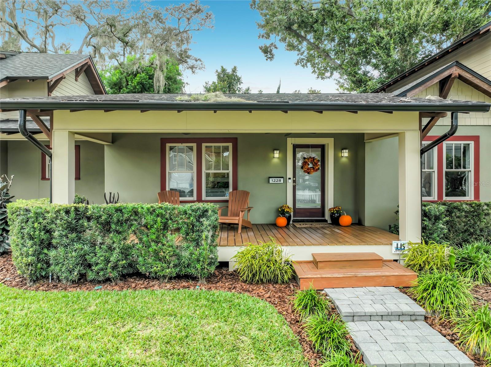 1228 EDWARDS LANE