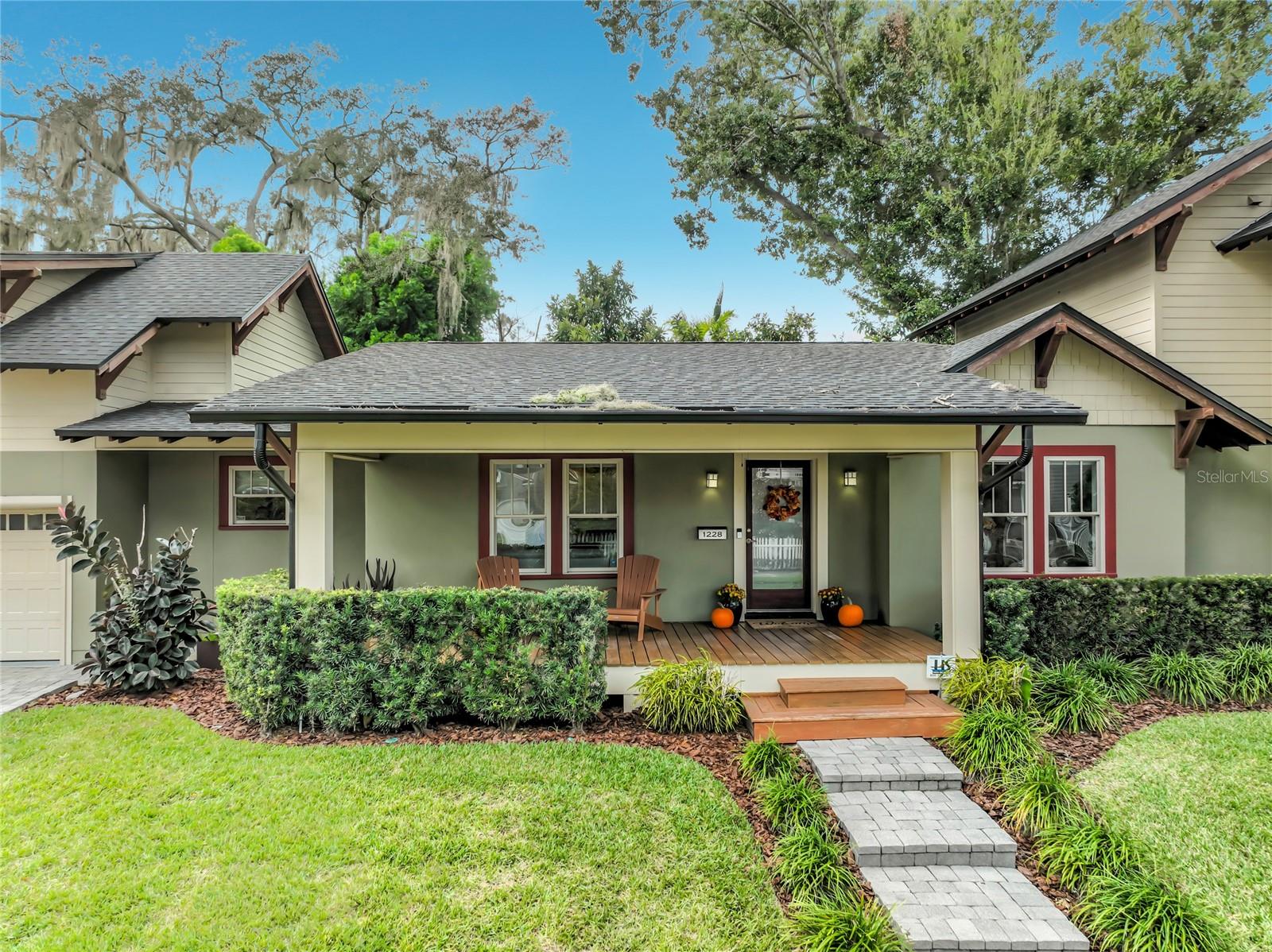 1228 EDWARDS LANE
