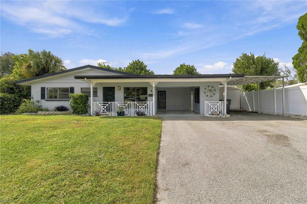 Photo of 5712 20th Street W, Bradenton, FL 34207 (MLS # A4711379)