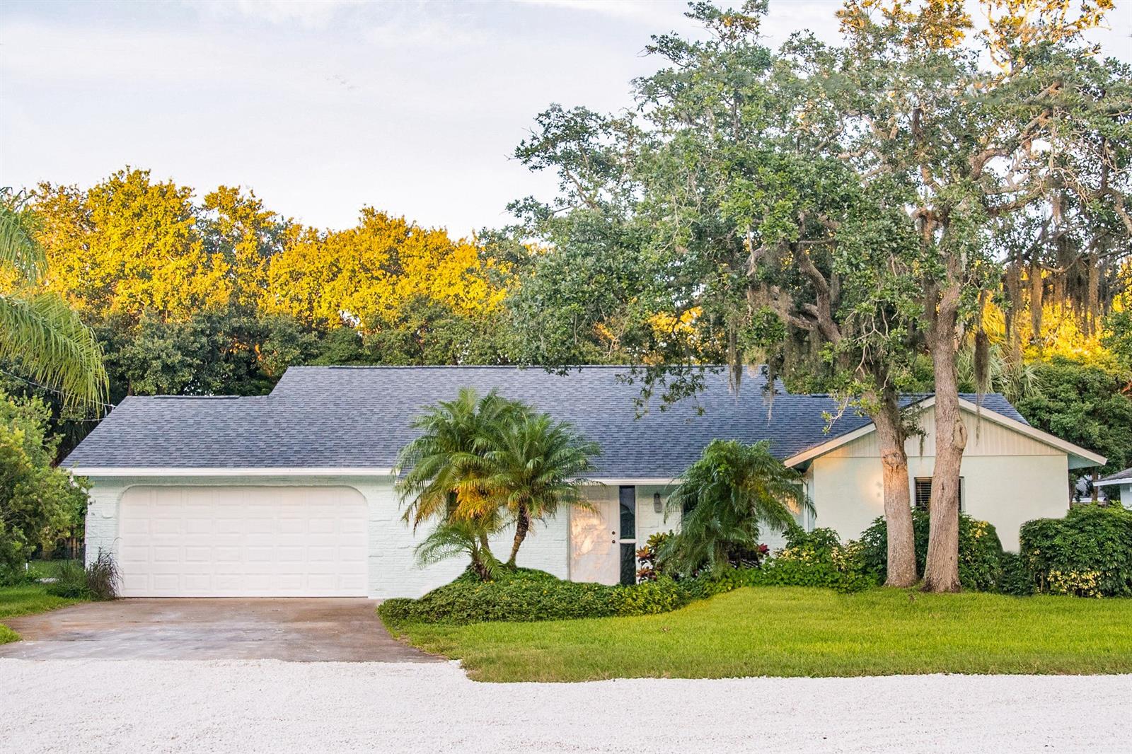 MOTIVATED SELLERS!
Newly updated home in central New Smyrna Beach!
With a brand new roof, installed November 2020, fully updated kitchen, new flooring in the main living area, and 2 beautifully updated bathrooms, this central New Smyrna Beach home is nothing short of a home buyer's dream. This updated kitchen has brand new cabinets, appliances, and counter tops. The home sits on an oversized lot just minutes from the beach, Flagler Avenue, Publix Supermarket, and two of the most popular restaurants in town, the Garlic and Norwoods. The front and back yards are home to stately oaks that provide shade to both outdoor areas while the backyard also hosts a fenced dog run for your furry friends! Make an appointment today and make this beach home yours! ;Water: City