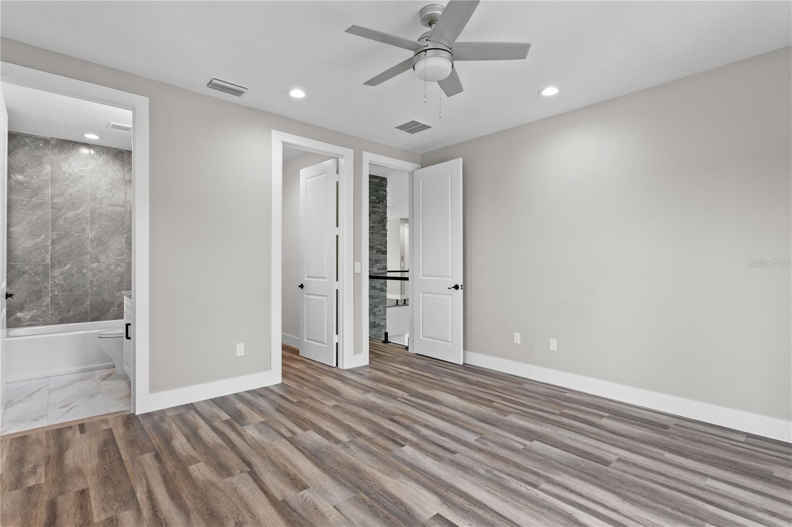 DUNEDIN SHORES - Residential