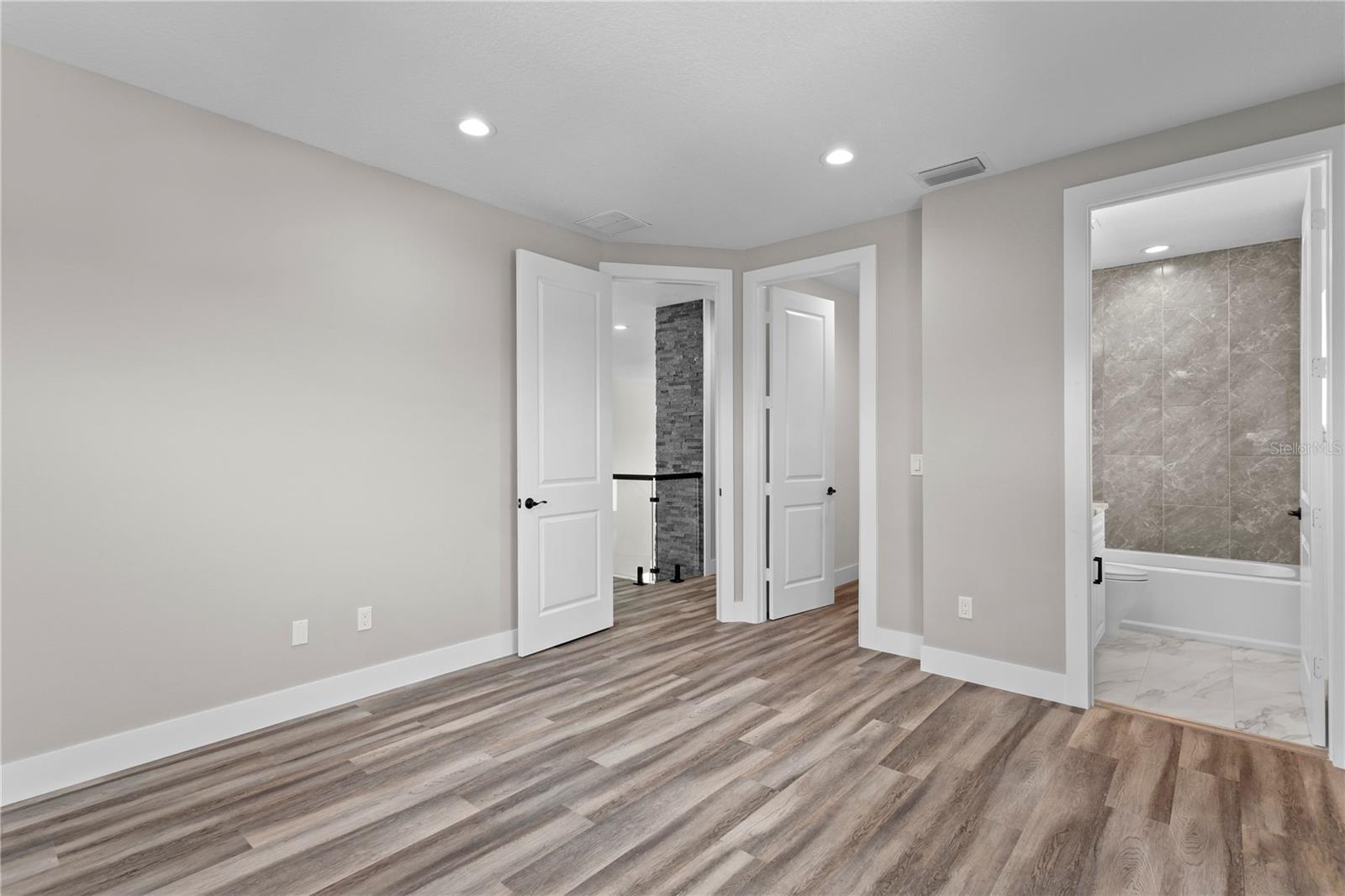 DUNEDIN SHORES - Residential