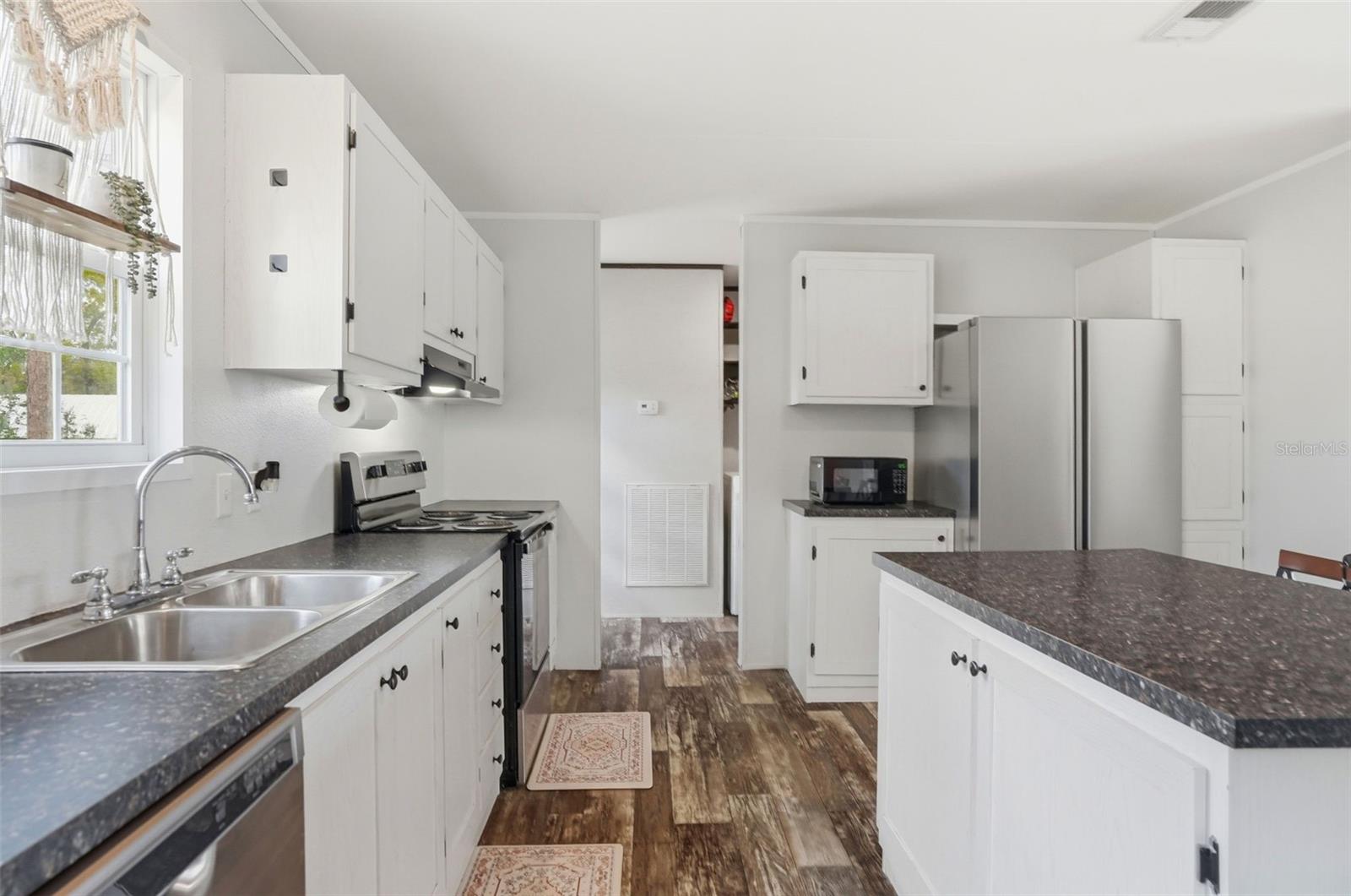 LUCKY HILLS AN UNREC SUB - Residential