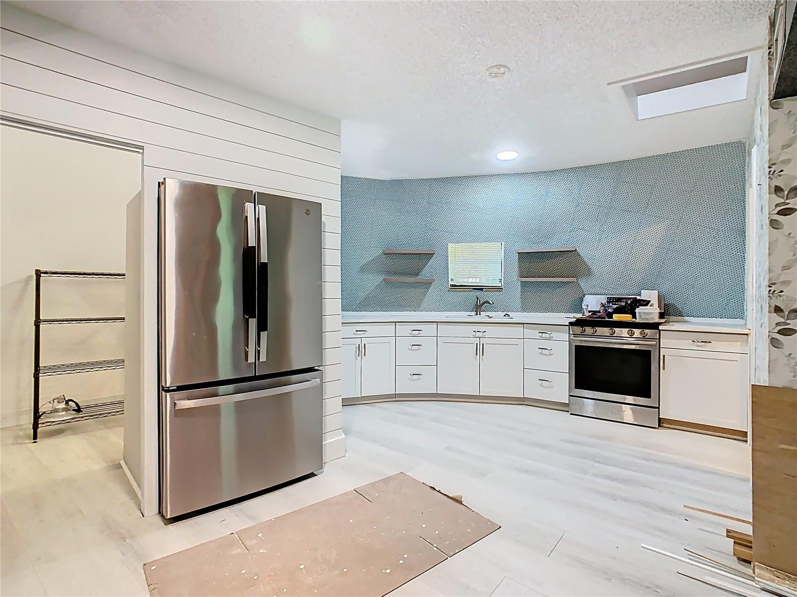 OAKRIDGE ESTATES - Residential