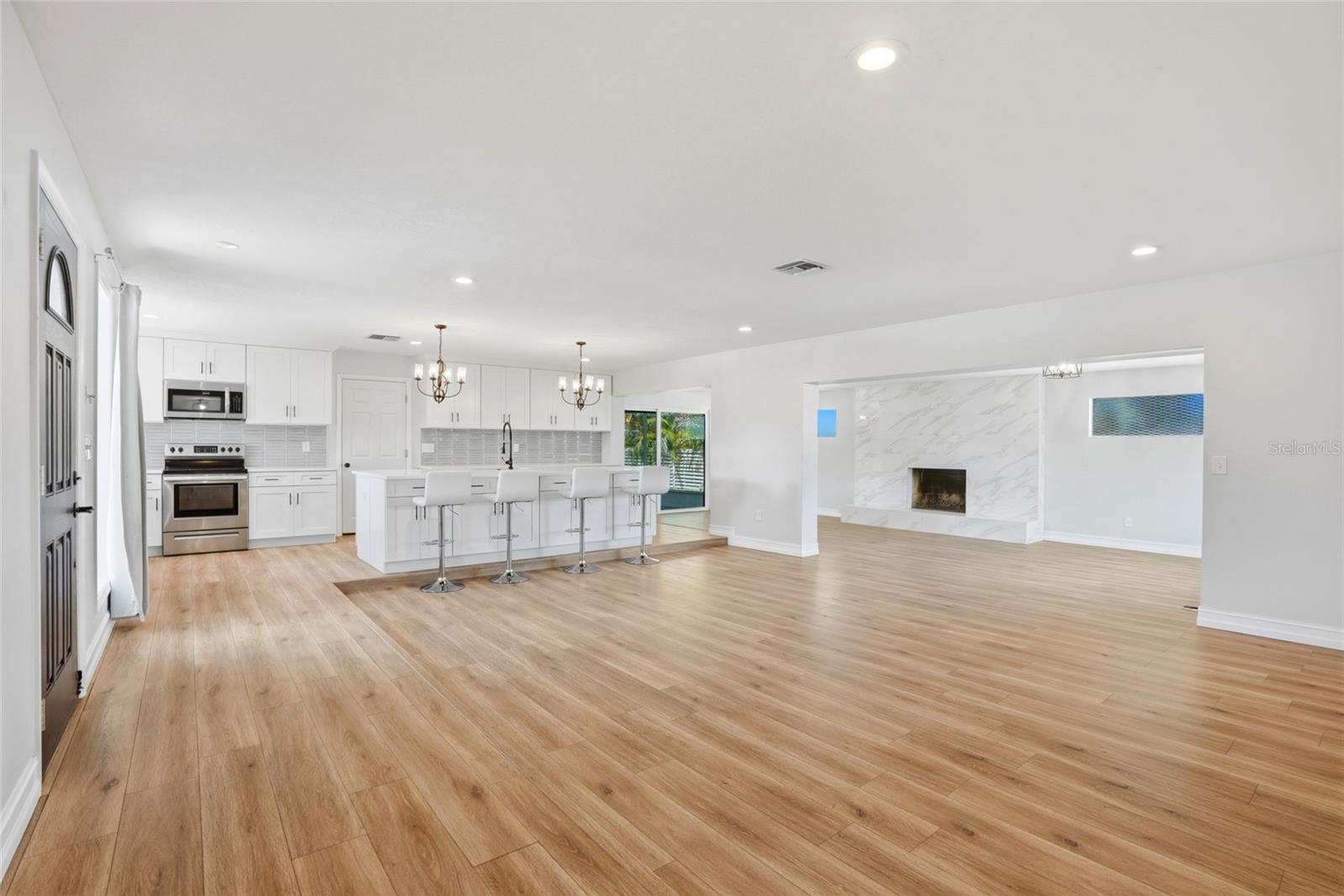 DOUGLAS MANOR PARK 1ST ADD - Residential