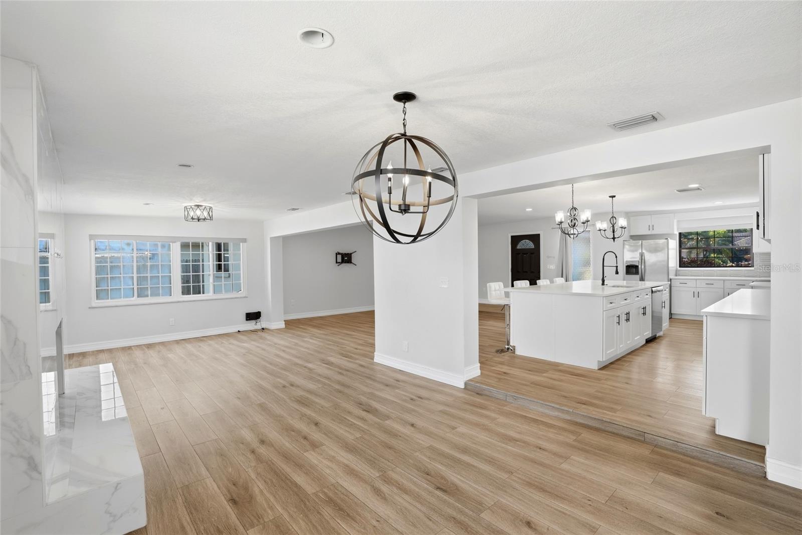 DOUGLAS MANOR PARK 1ST ADD - Residential