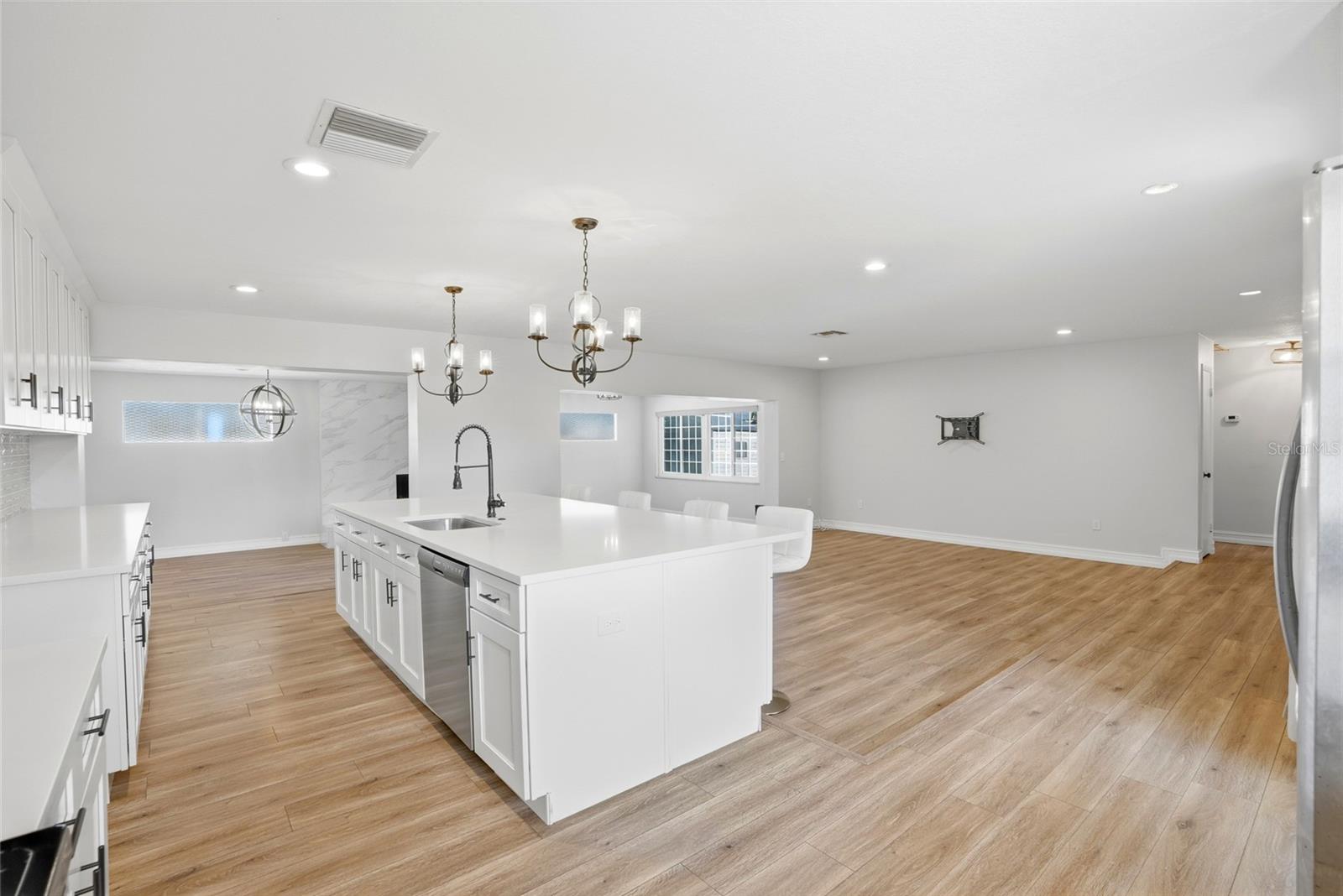DOUGLAS MANOR PARK 1ST ADD - Residential