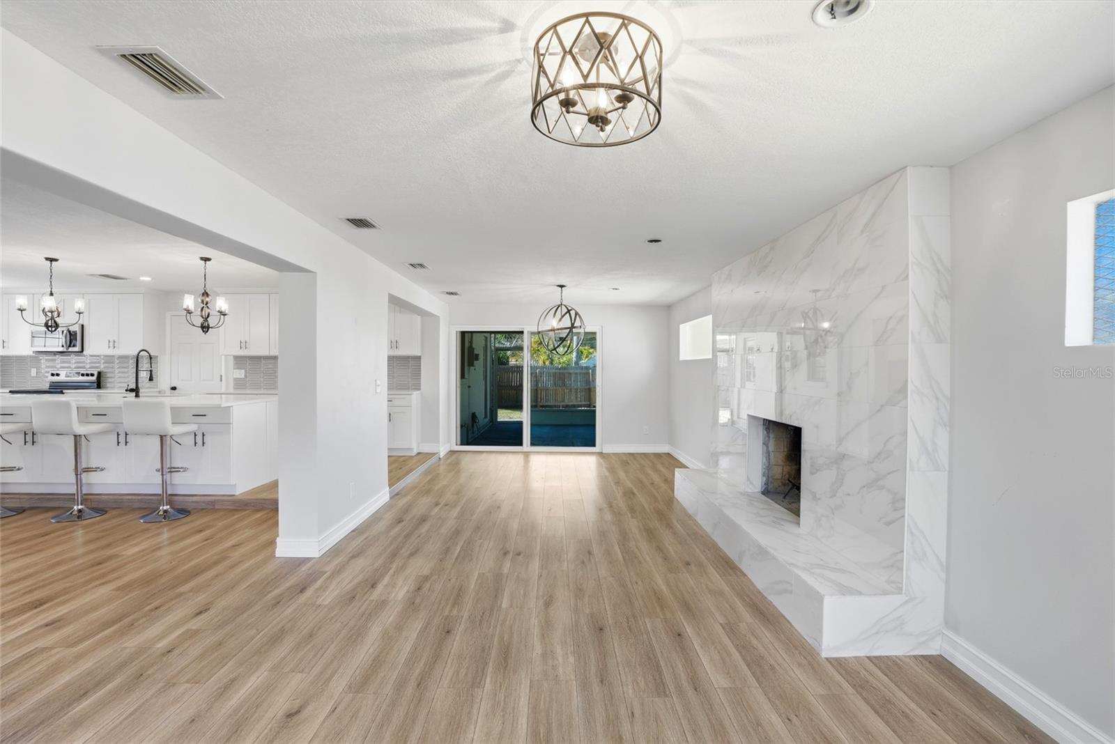 DOUGLAS MANOR PARK 1ST ADD - Residential