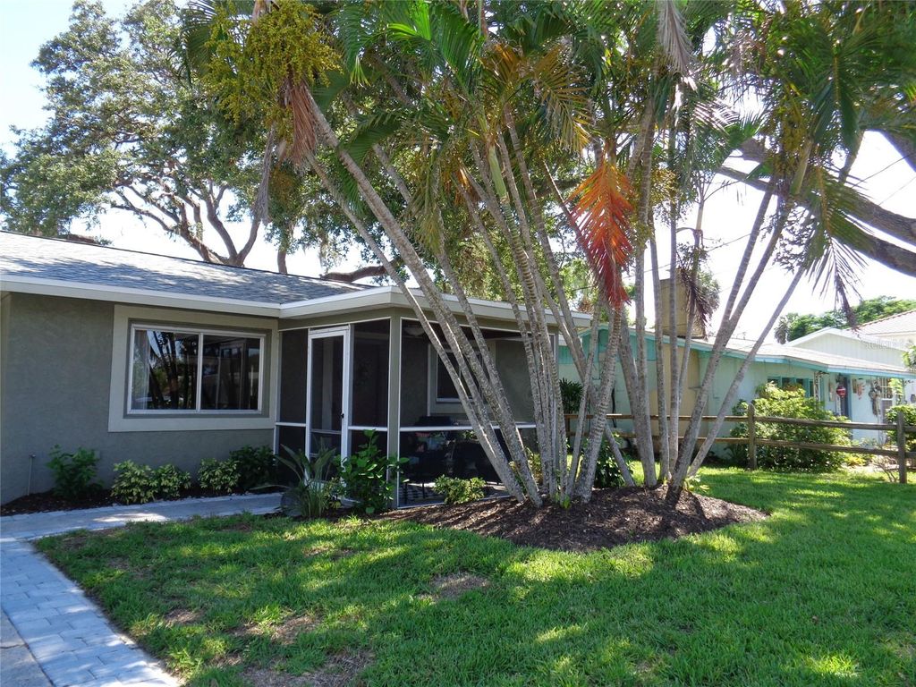 Photo of 1832 Ivanhoe St, Sarasota, FL 34231 (MLS # A4658132)