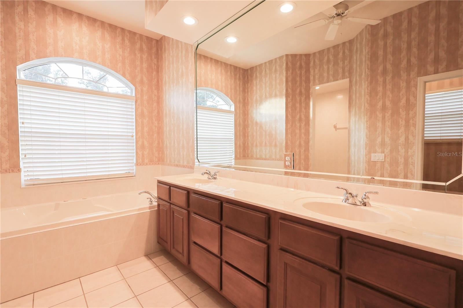 LAUREL RUN - Residential