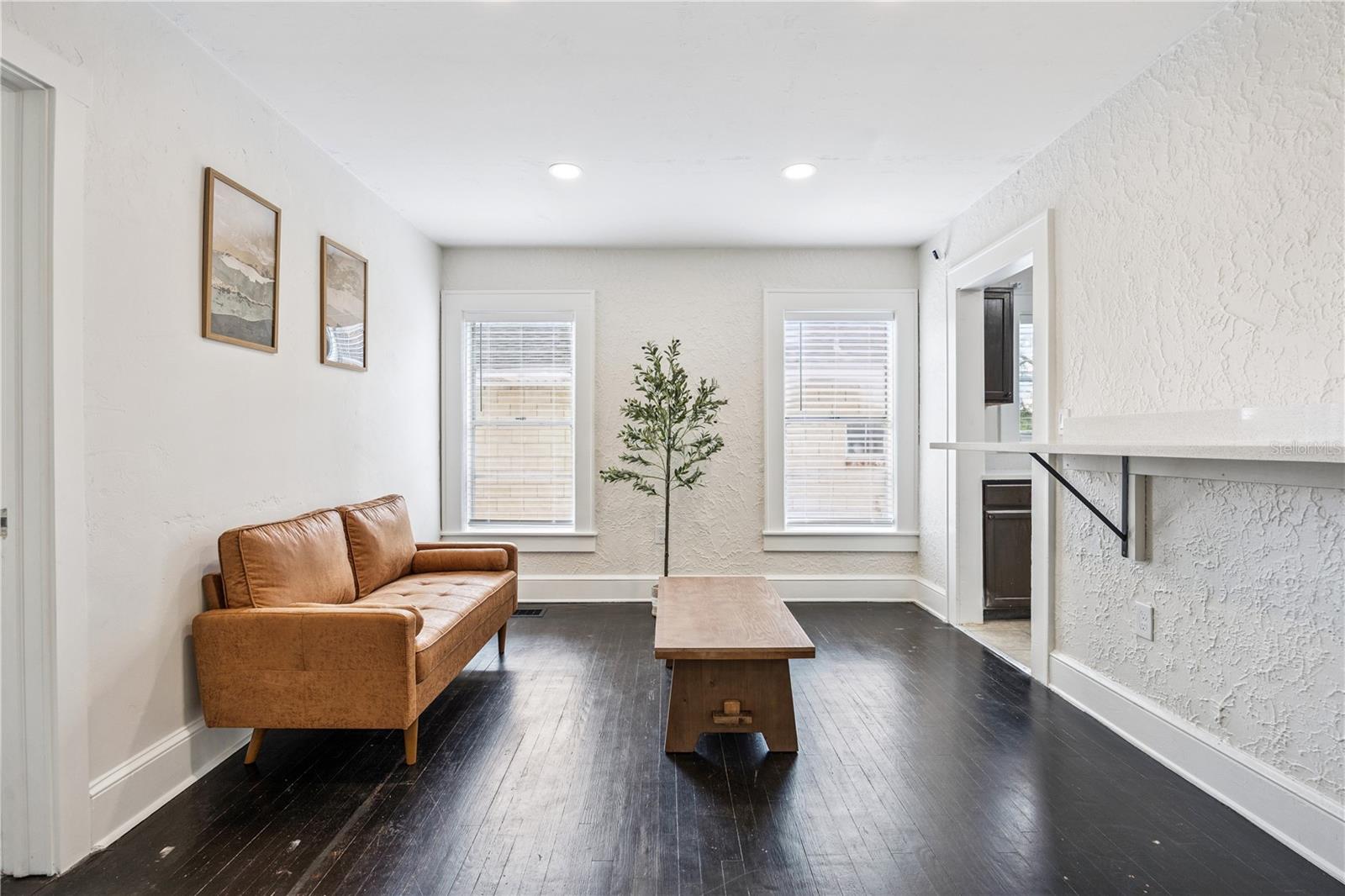 25 E PINECREST AVENUE