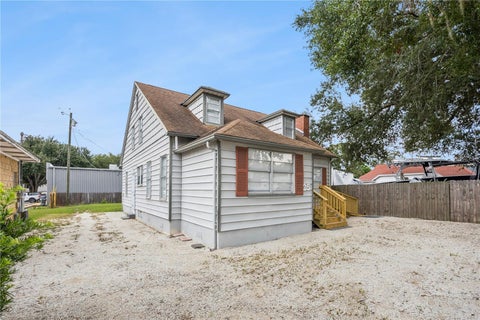 Tiny photo for 25 E Pinecrest Avenue, Eustis, FL 32726 (MLS # O6431856)
