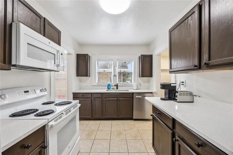 Tiny photo for 25 E Pinecrest Avenue, Eustis, FL 32726 (MLS # O6431856)