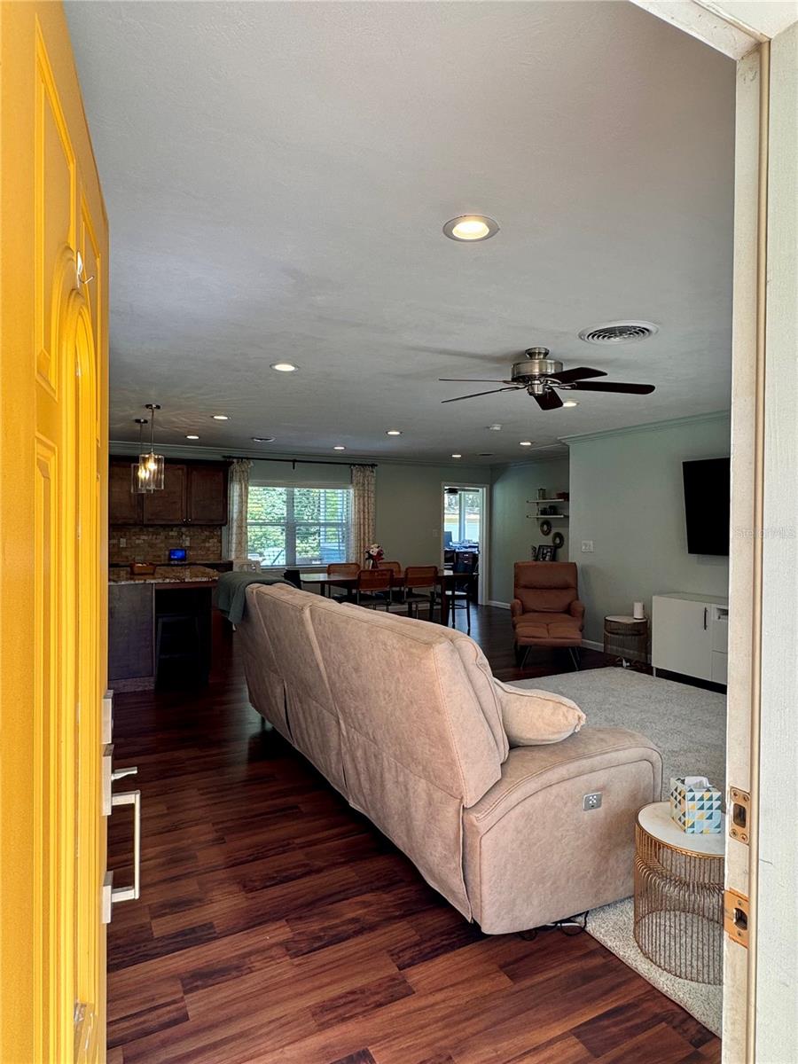 706 SE 28TH AVENUE