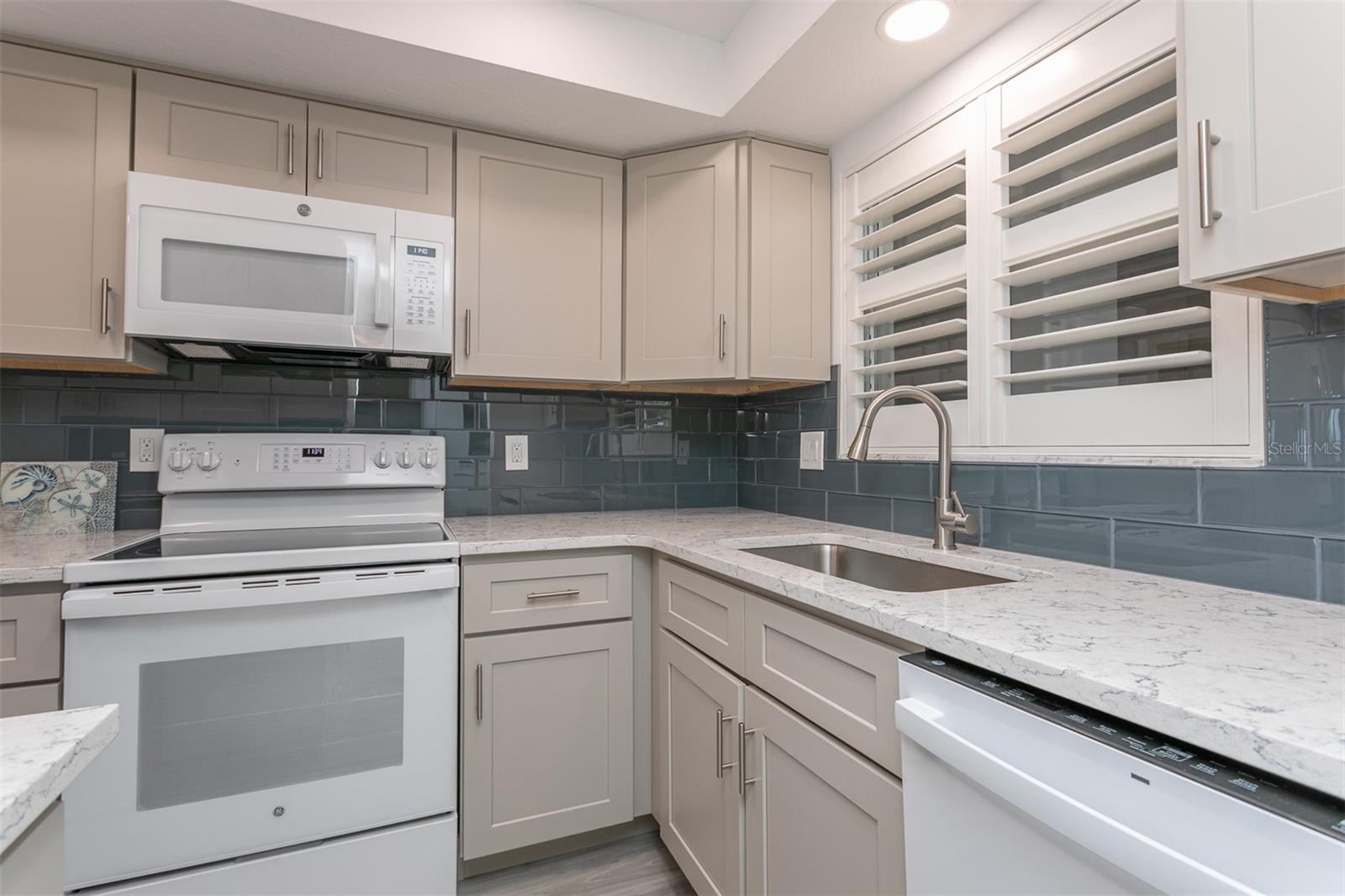 VENICE SANDS - Residential